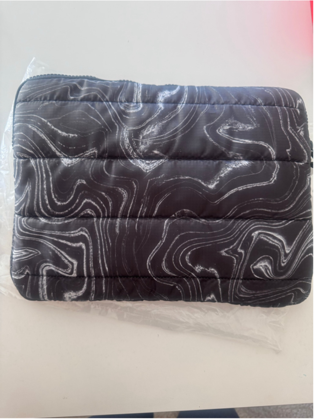 Heyday Laptop Sleeve 15 Inch Black White Marble Pattern